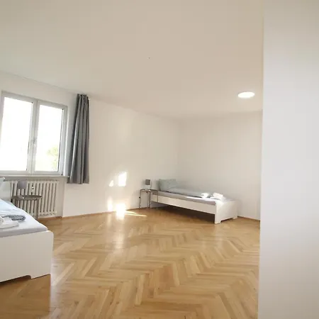 Apartmenthaus Kitzingen - Grosszuegige Wohnungen Fuer Je 6 Personen Mit Balkon Exterior photo