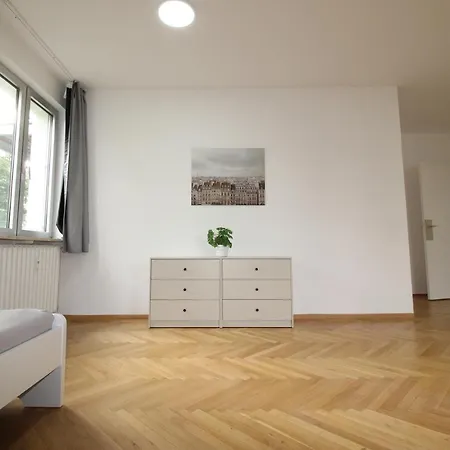 Apartmenthaus Kitzingen - Grosszuegige Wohnungen Fuer Je 6 Personen Mit Balkon Exterior photo