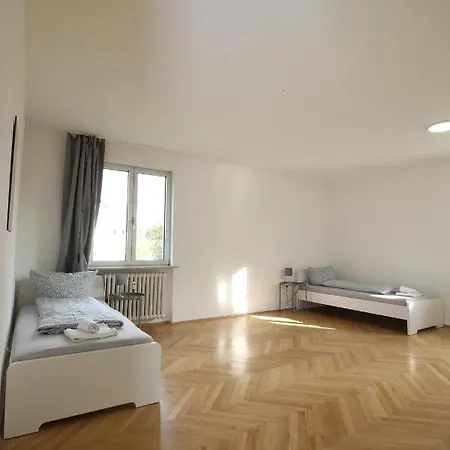 Apartmenthaus Kitzingen - Grosszuegige Wohnungen Fuer Je 6 Personen Mit Balkon Exterior photo
