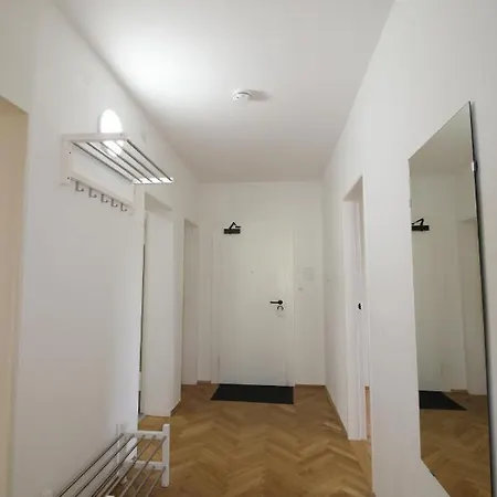Apartmenthaus Kitzingen - Grosszuegige Wohnungen Fuer Je 6 Personen Mit Balkon Exterior photo
