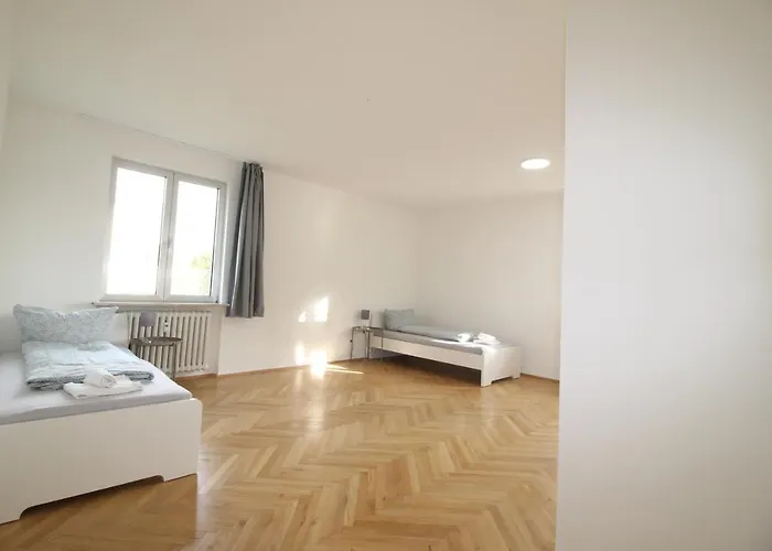 Apartmenthaus Kitzingen - Grosszuegige Wohnungen Fuer Je 6 Personen Mit Balkon